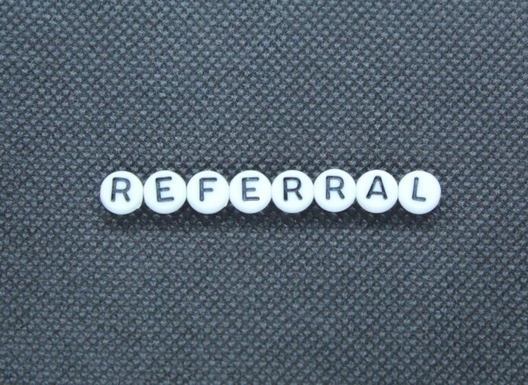 Buttons that spell out "referral" as in referral traffic
